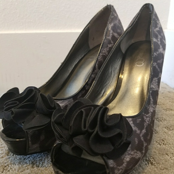 Black Bow Peep Toe Patent Leather Leopard Print - Picture 6 of 7